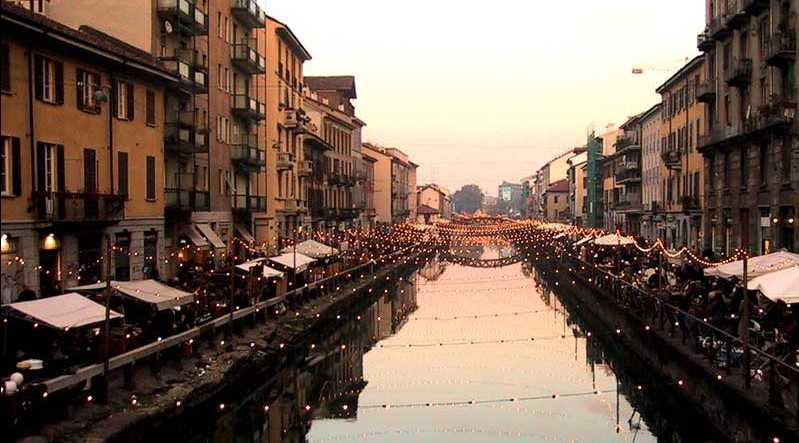 Grand Antiques Market In Milan&acute;s Navigli Canals